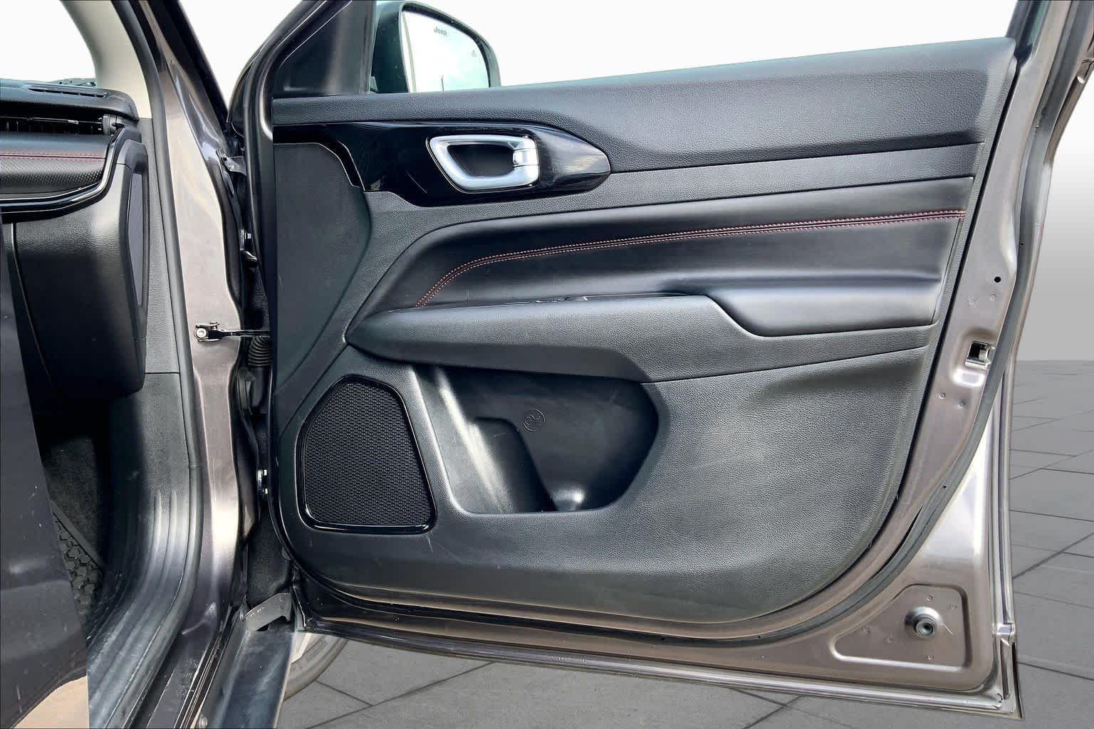 Used 2022 Granite Crystal Metallic Clearcoat Jeep Trailhawk image 19