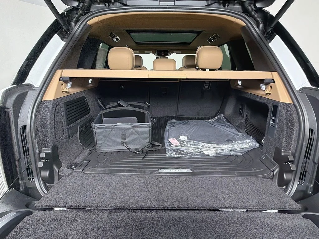 New 2026 Fuji White Land Rover SE image 28