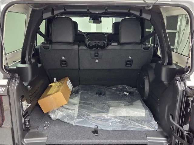 New 2026 Black Clear-Coat Exterior Paint Jeep Sahara image 12