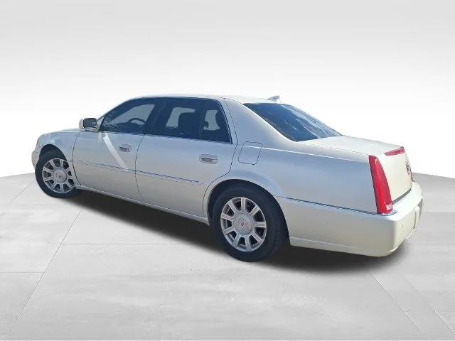 Used 2009 White Cadillac Base image 5