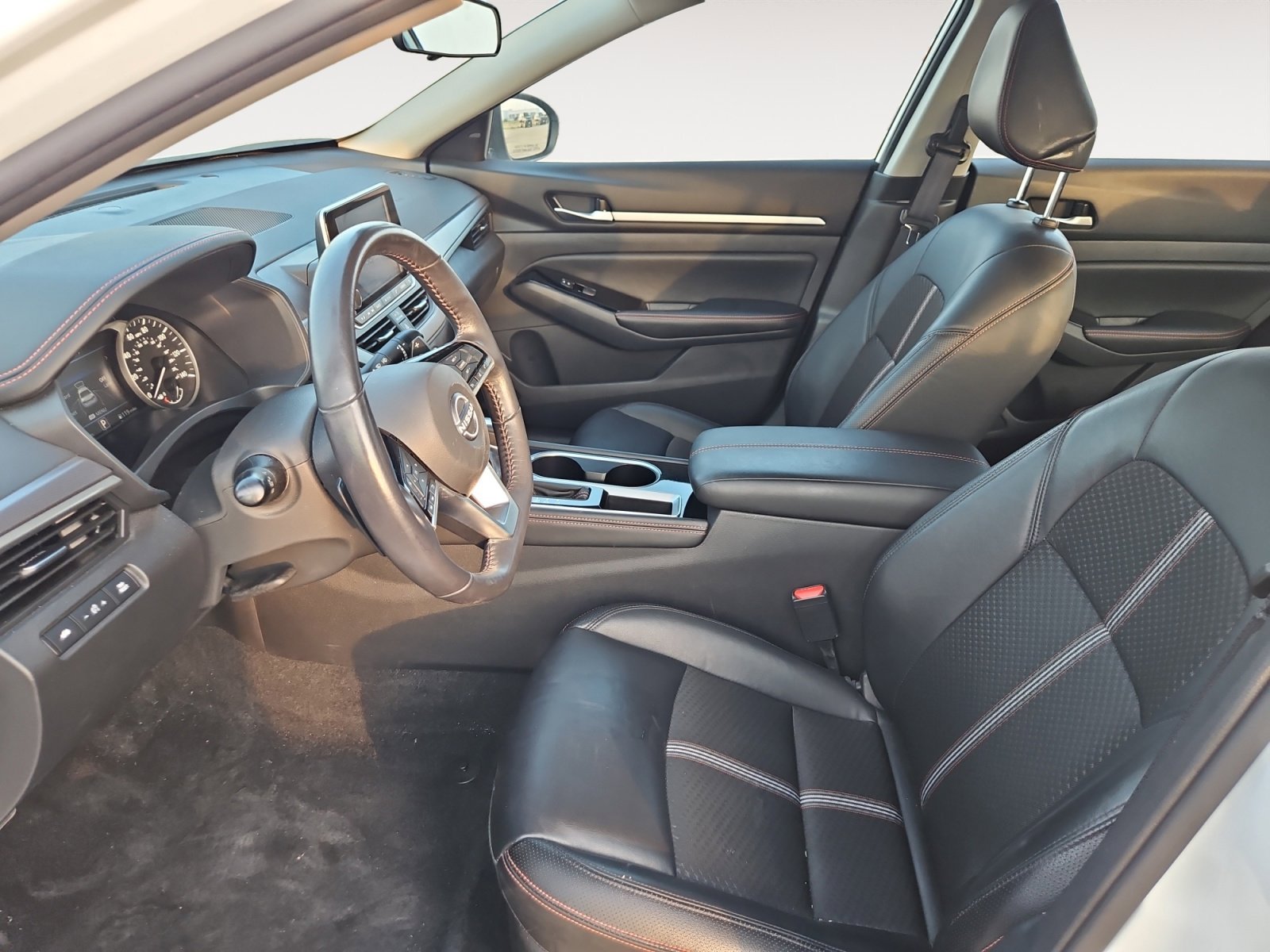 Used 2024 Glacier White Nissan 2.5 SR image 20