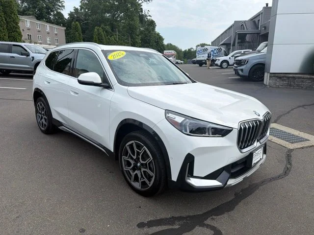 Used 2025 White BMW xDrive28i image 9