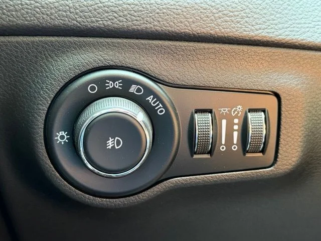 Used 2018 Spitfire Orange Clearcoat Jeep Trailhawk image 25