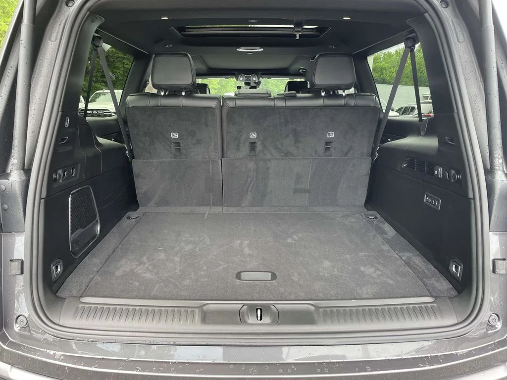 New 2026 Baltic-Gray Metallic Clear-Coat Exterior Paint Jeep Limited Reserve image 42
