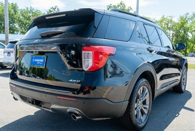Used 2023 Black Ford XLT image 6
