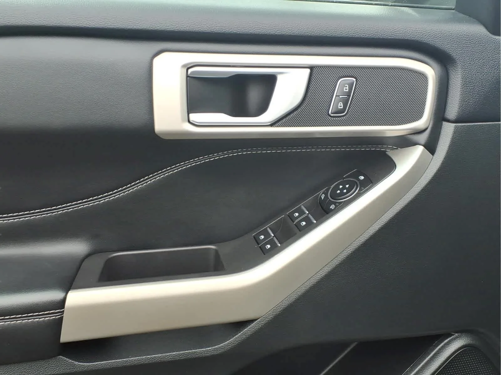 Used 2023 Iconic Silver Ford XLT image 13