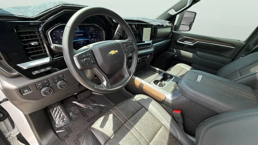 Used 2024 Summit White Chevrolet High Country image 18