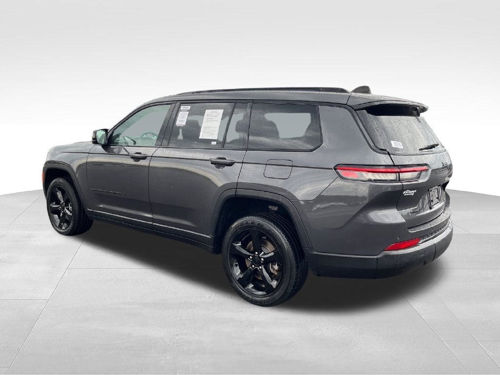 Used 2023 Gray Jeep Altitude image 3