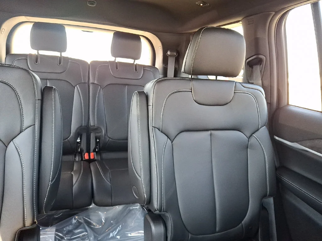 New 2026 Silver Zynith Exterior Paint Jeep Limited image 15