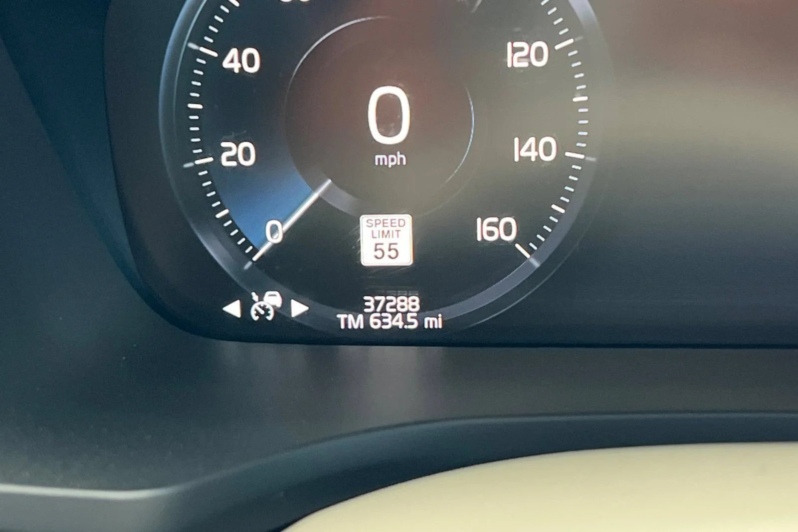 Used 2021 Gray Volvo Momentum image 25