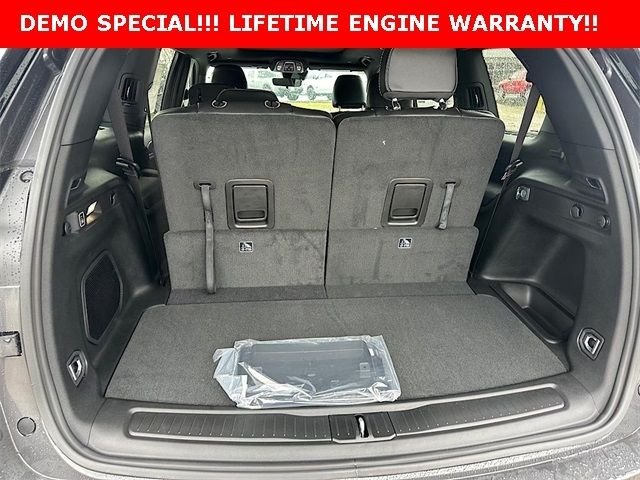 New 2025 Baltic Gray Metallic Clear-Coat Exterior Paint Jeep Limited image 9
