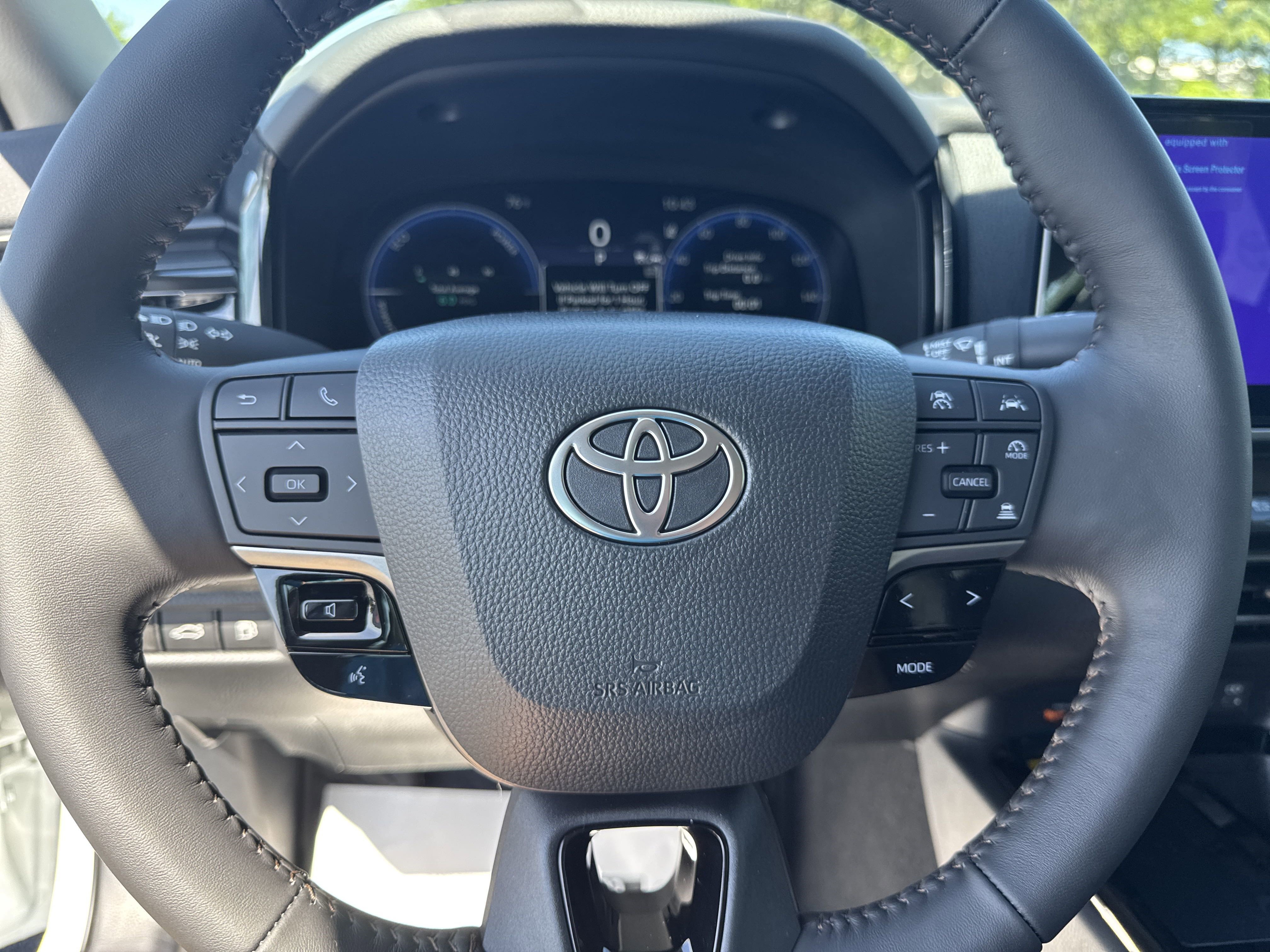 Used 2025  Toyota  image 17