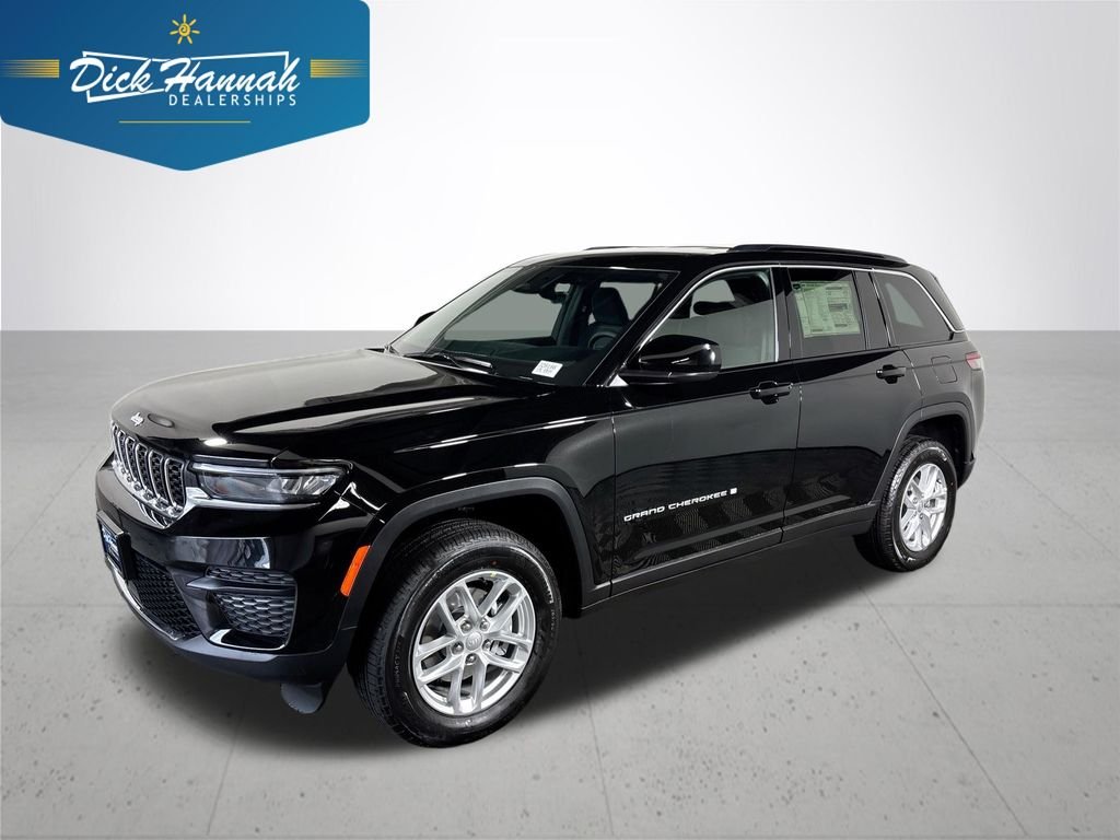 New 2026 Diamond Black Crystal Pearl-Coat Exterior Paint Jeep Laredo image 1