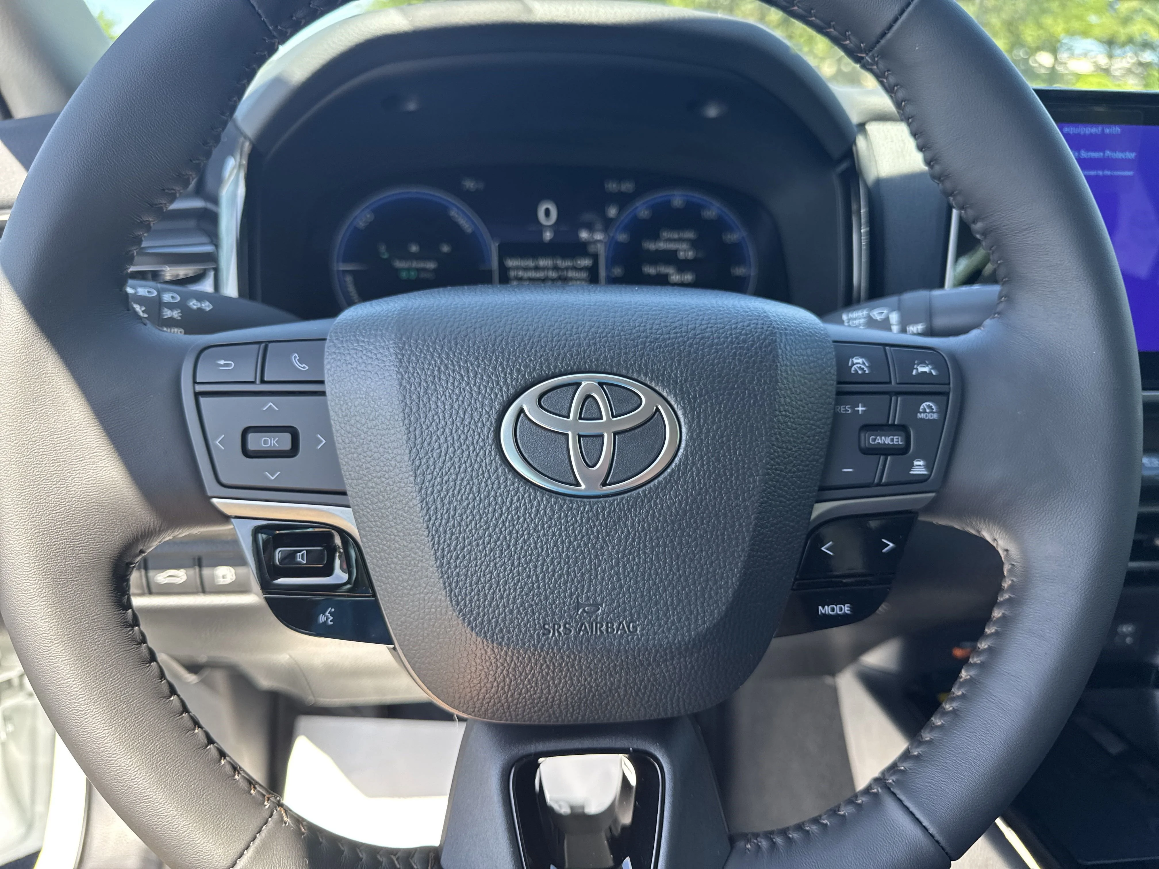 Used 2025  Toyota  image 17