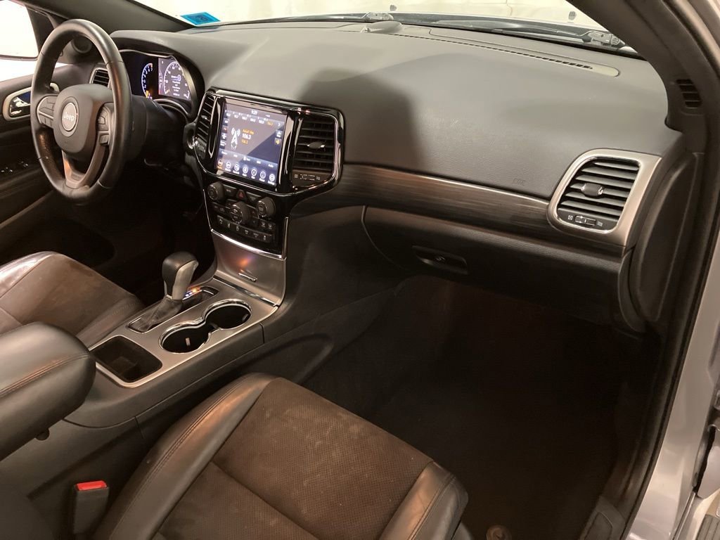 Used 2020 Billet Silver Metallic Clearcoat Jeep Altitude image 14