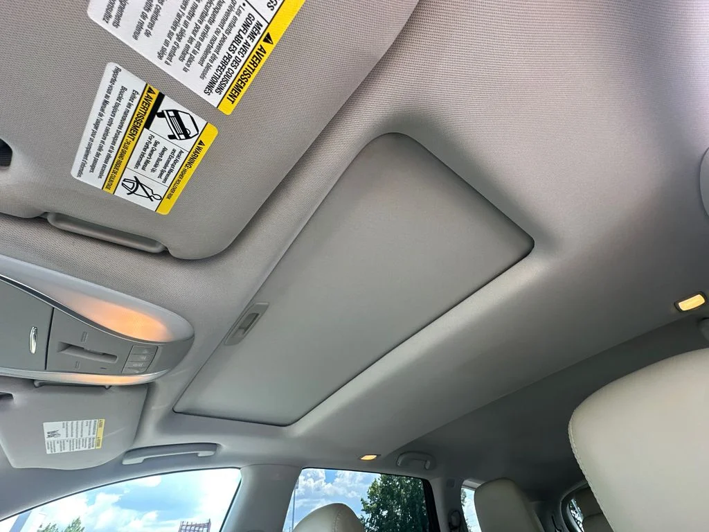 Used 2016 White INFINITI Base image 29