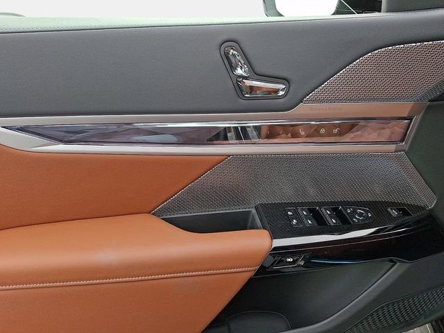 New 2026 Black Sapphire Metallic BMW 760i xDrive image 10