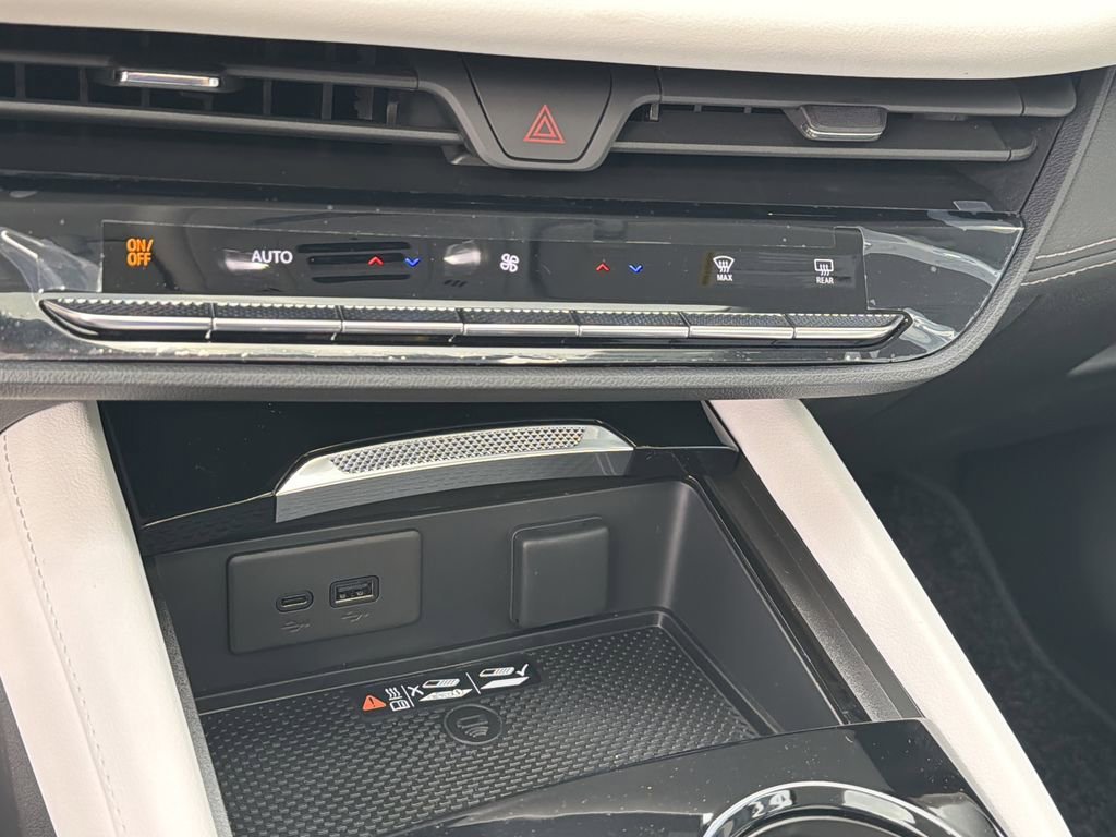 New 2026 Iridescent White Tricoat Buick Avenir image 25