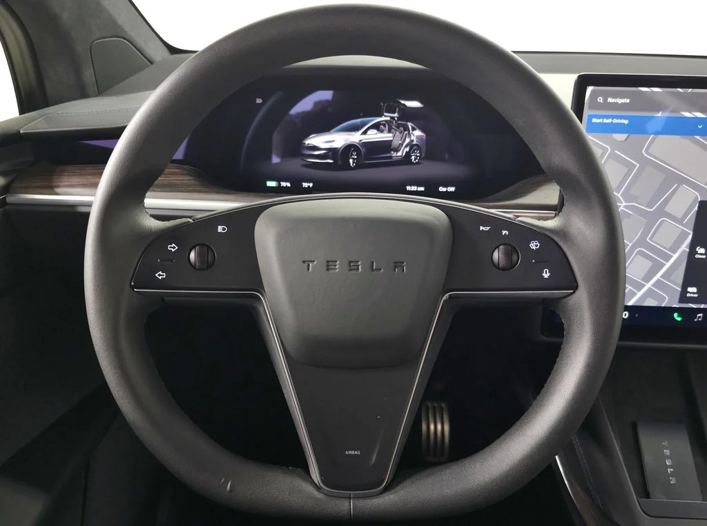 Used 2023  Tesla Standard Range image 19