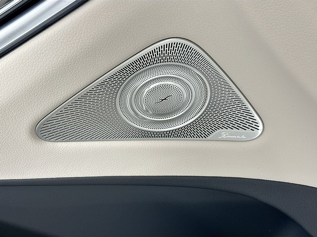 New 2026 White Mercedes-Benz S 500 image 19