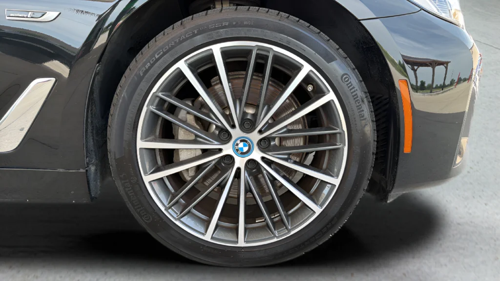 Used 2023 Black BMW 530e iPerformance image 24