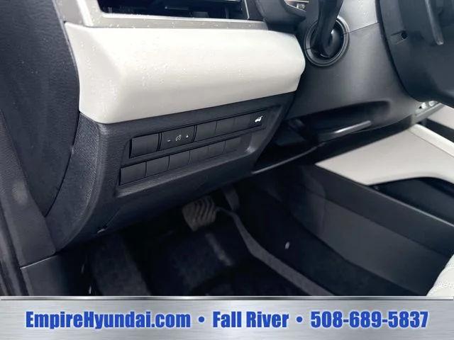 Used 2024  Mitsubishi SEL image 22
