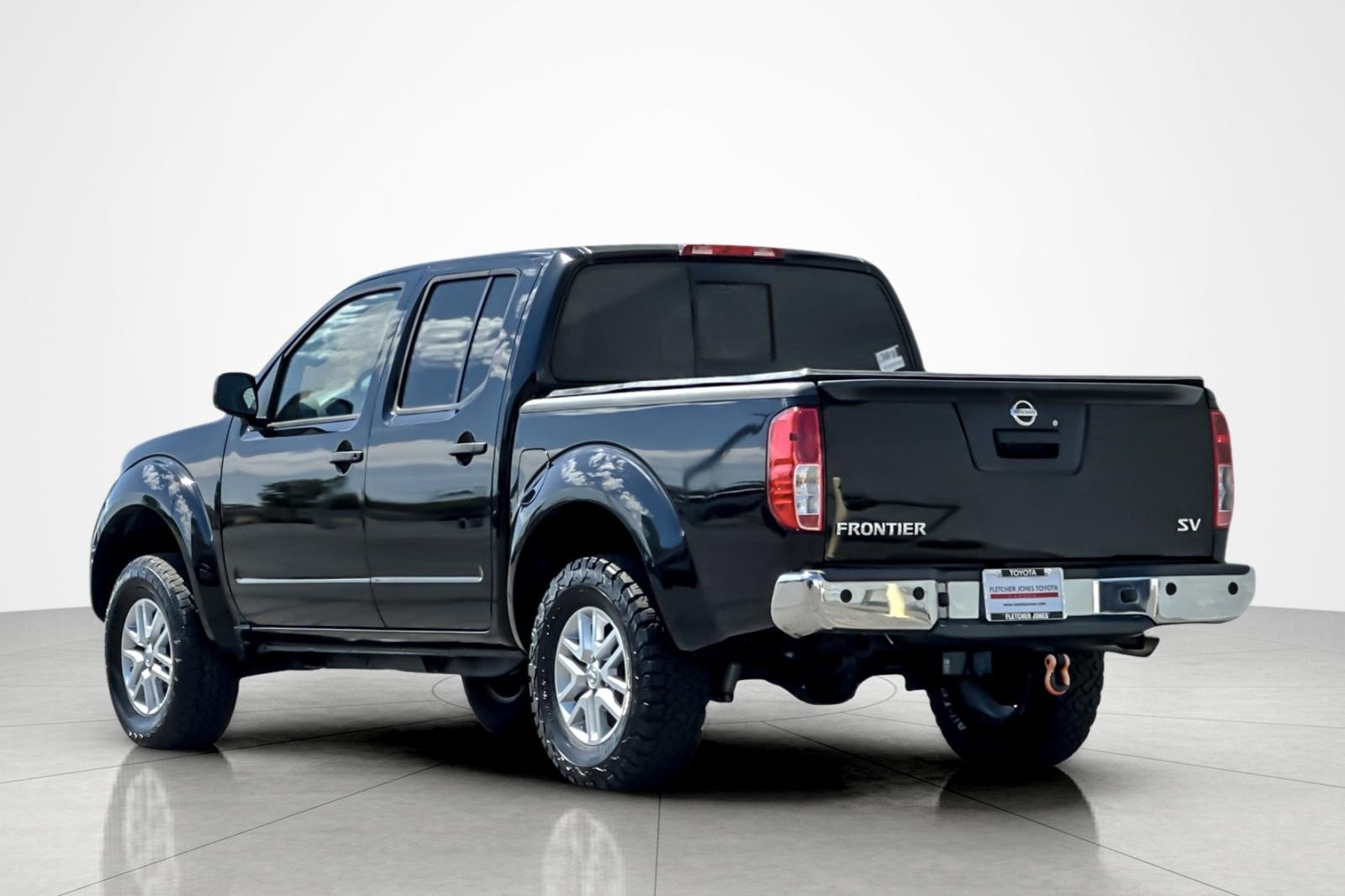 Used 2016  Nissan SV image 3