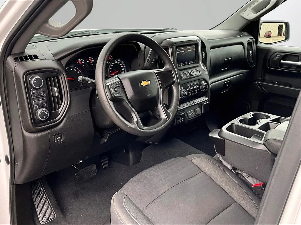 Used 2023 White Chevrolet Custom image 15