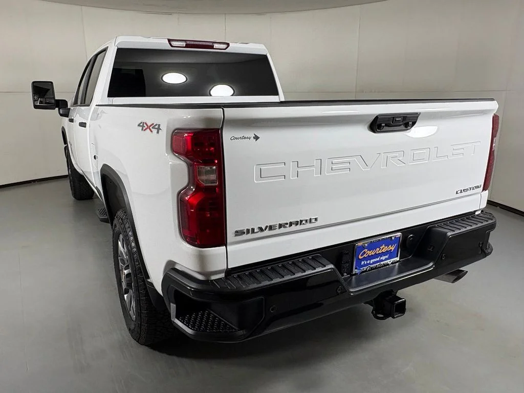 Used 2025 White Chevrolet Custom image 7