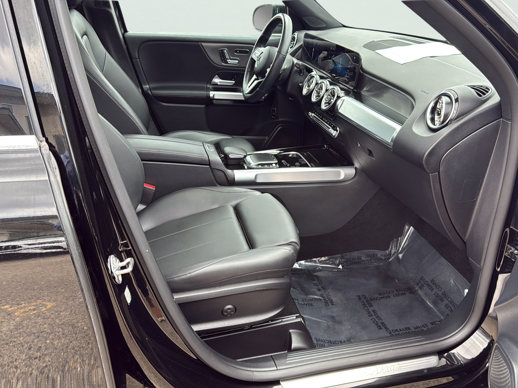 Used 2022  Mercedes-Benz GLB 250 image 22