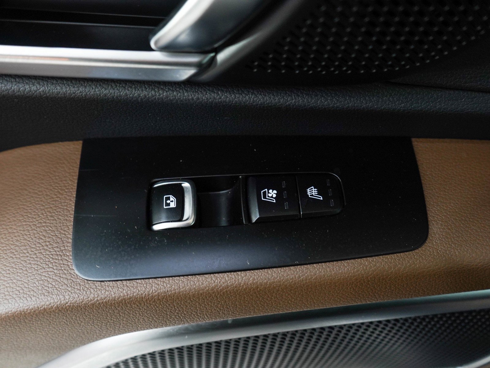Used 2022 Black Copper Kia SX AWD image 18