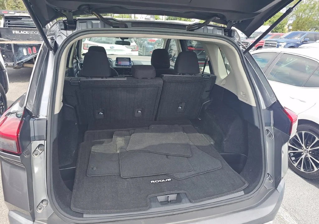 Used 2021 Gray Nissan SV image 6