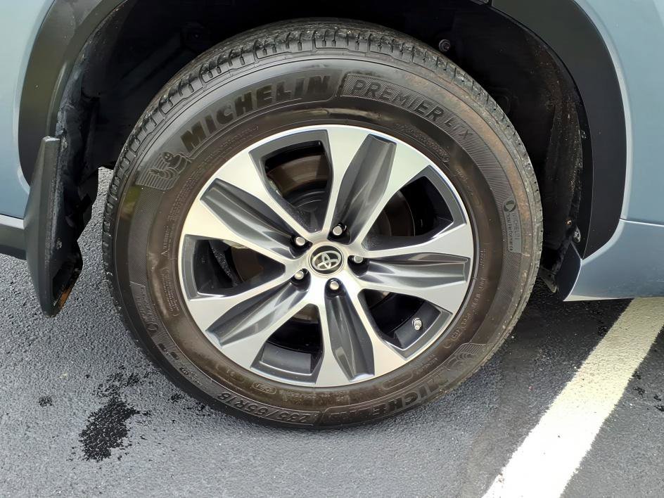 Used 2023 Moon Dust Toyota XLE image 8