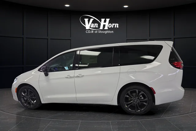 New 2026 Bright White Clear-Coat Exterior Paint Chrysler Select image 14