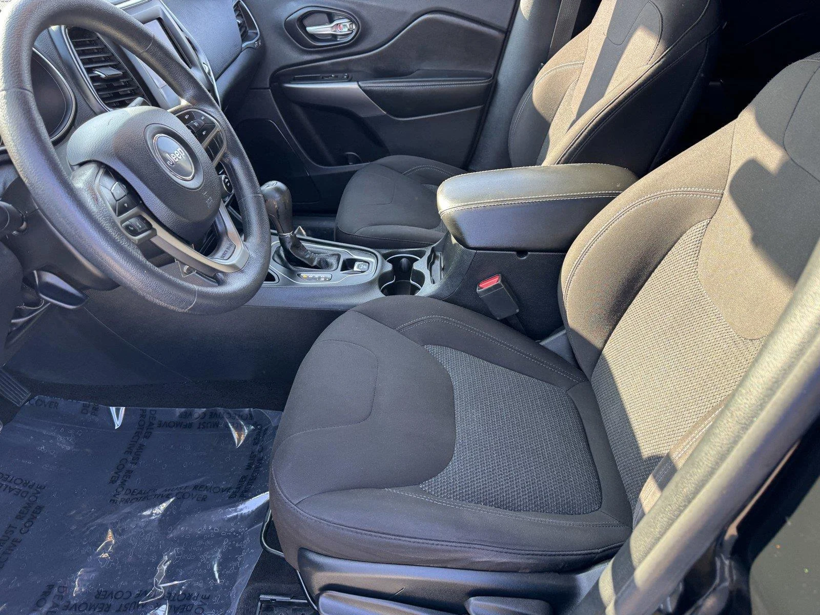 Used 2019 Diamond Black Crystal Pearlcoat Jeep Latitude image 14
