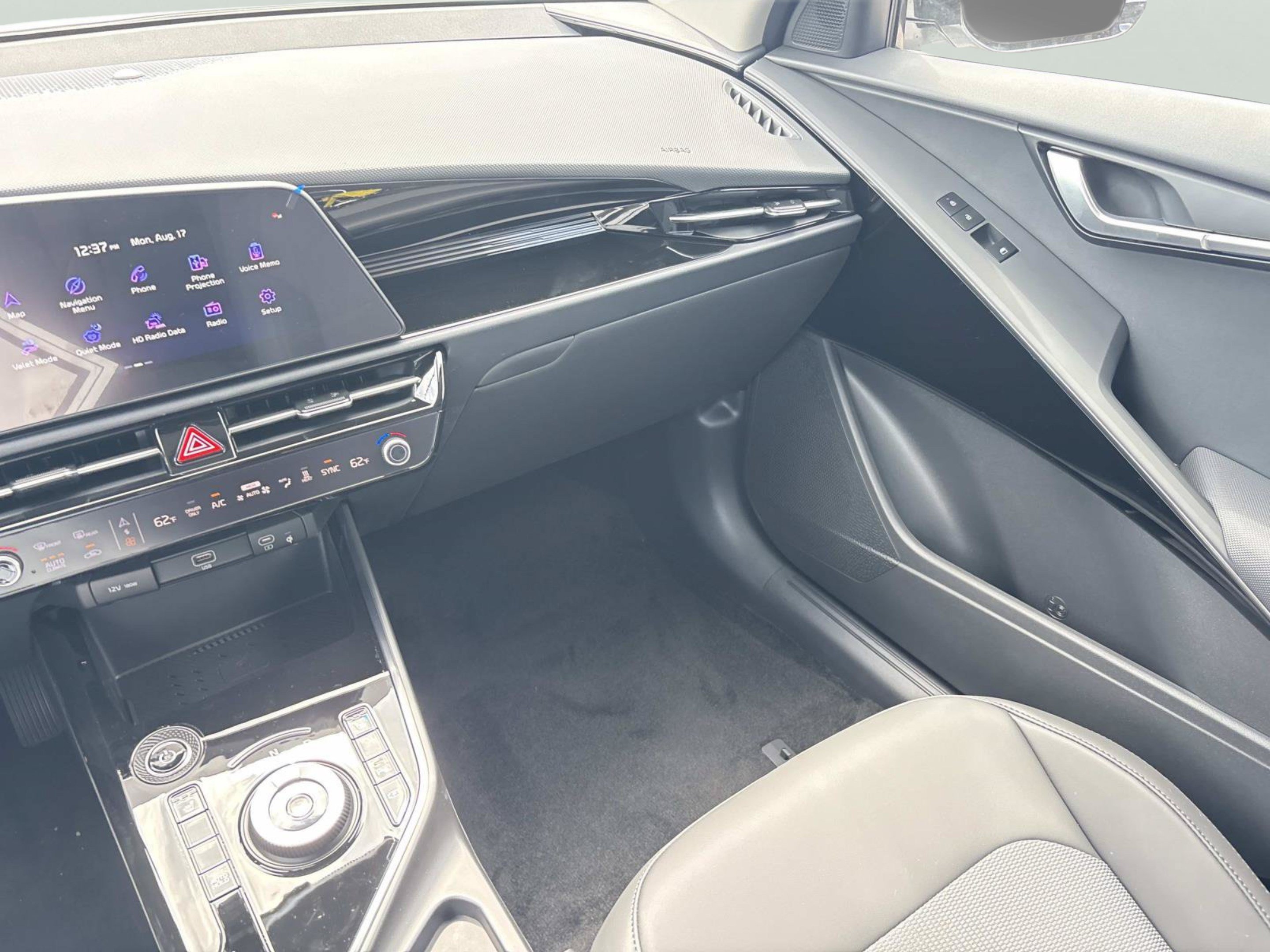 New 2026 Snow White Pearl Kia Wind image 15