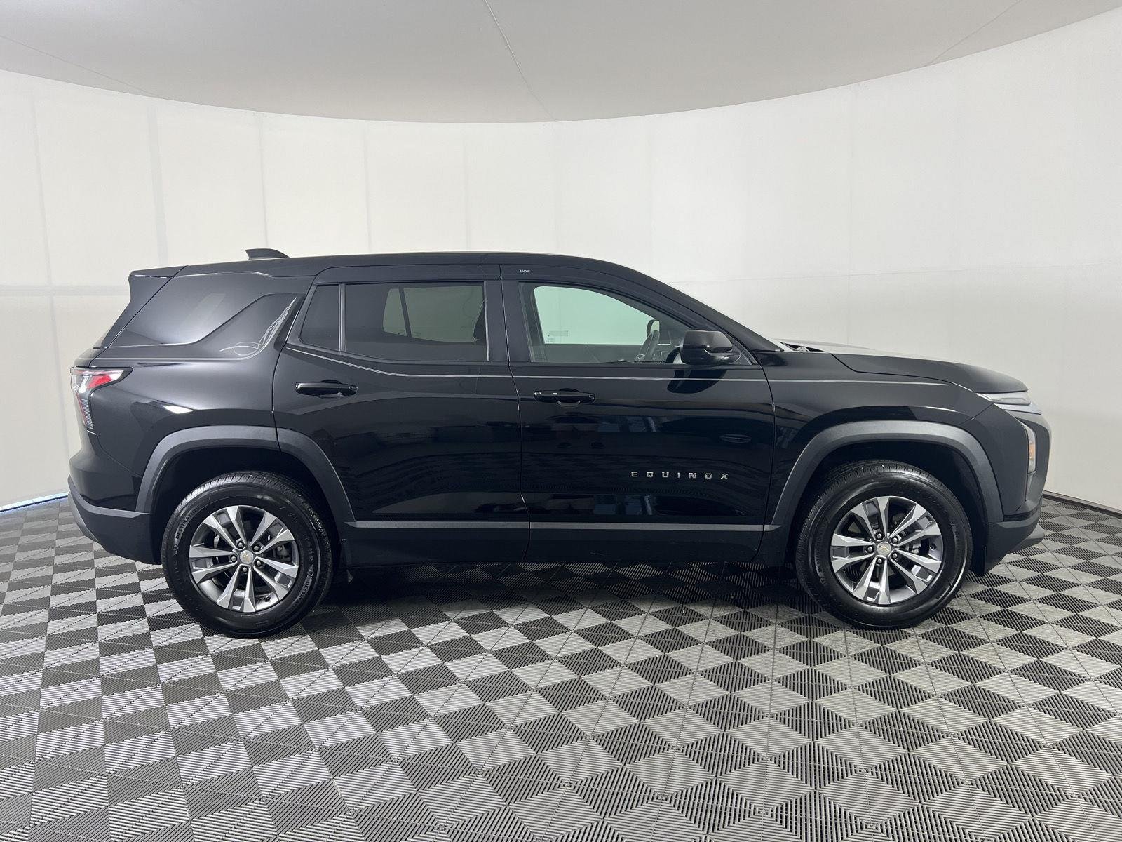 Used 2025 Mosaic Black Metallic Chevrolet FWD LT image 23