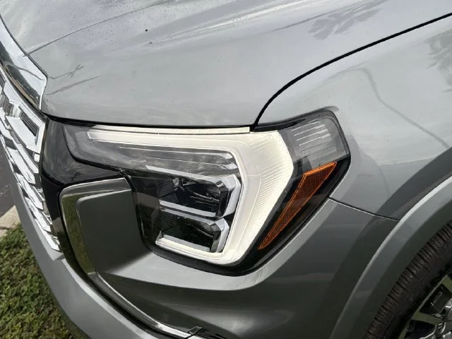 New 2027 Sterling Metallic GMC Denali image 9