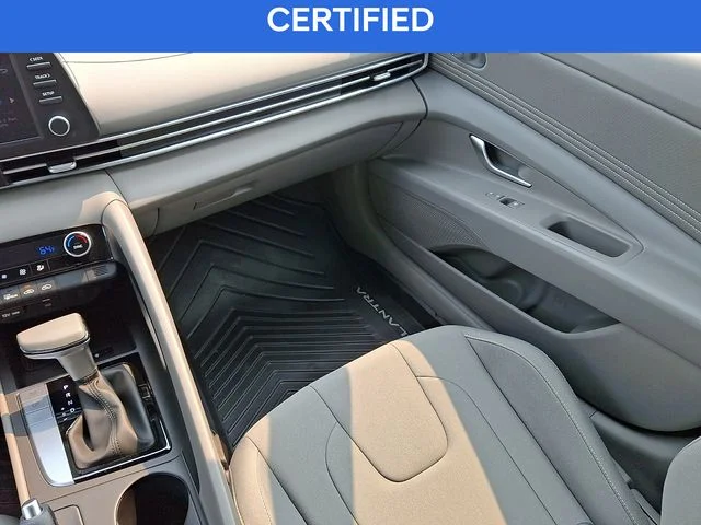 Used 2025 Gray Hyundai SEL Sport image 16