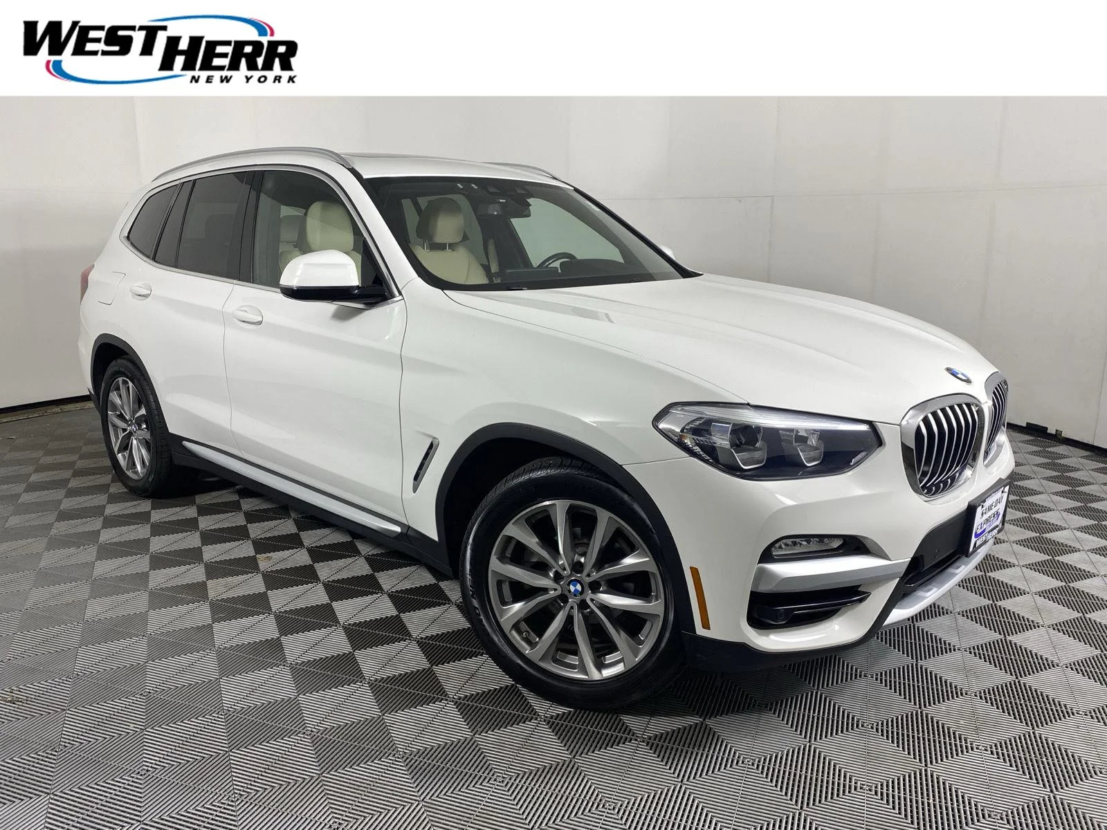 Used 2018 Alpine White BMW xDrive30i image 1