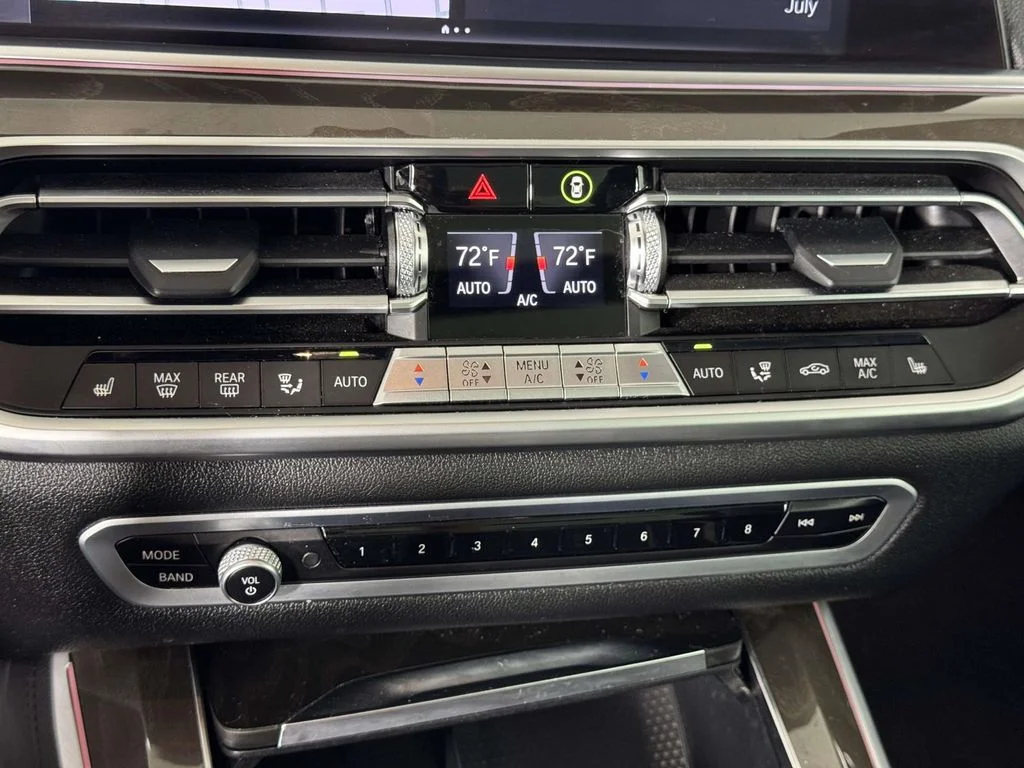 Used 2022 Black BMW xDrive40i image 28