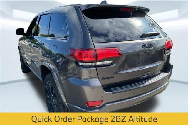 Used 2019 Gray Jeep Altitude image 3