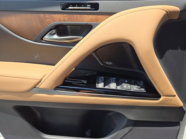 New 2026 Eminent White Pearl Lexus LUXURY image 23