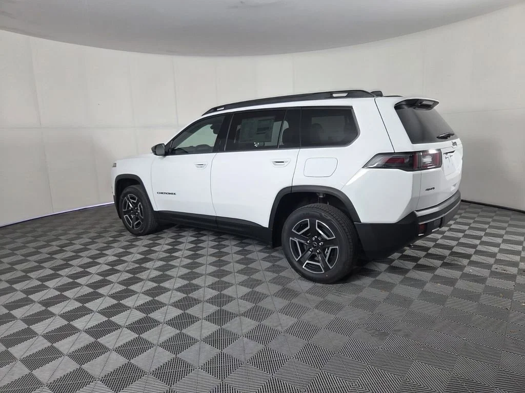 New 2026 Bright White Clear-Coat Exterior Paint Jeep Limited image 7