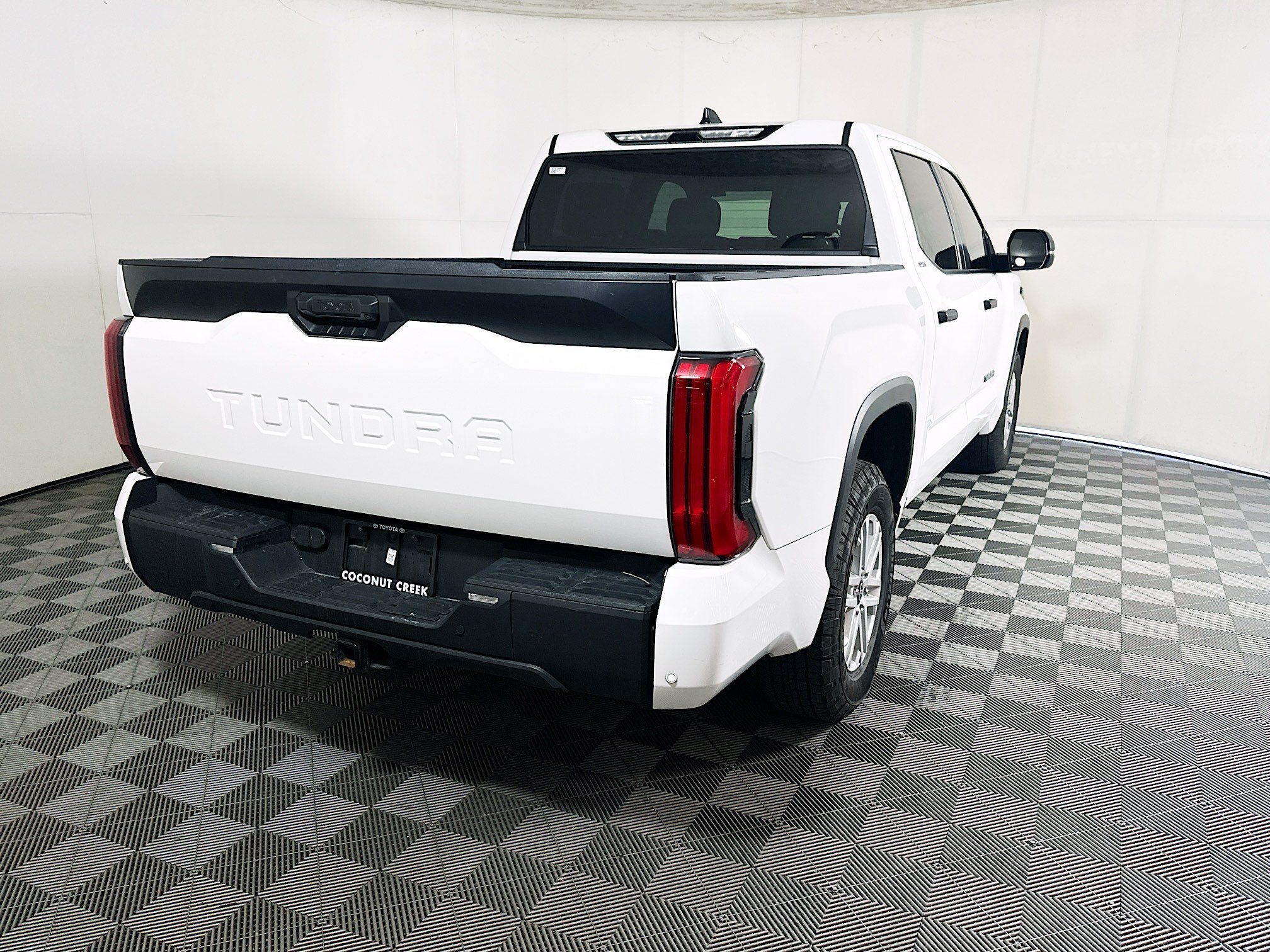 Used 2025 Ice Toyota SR5 image 3