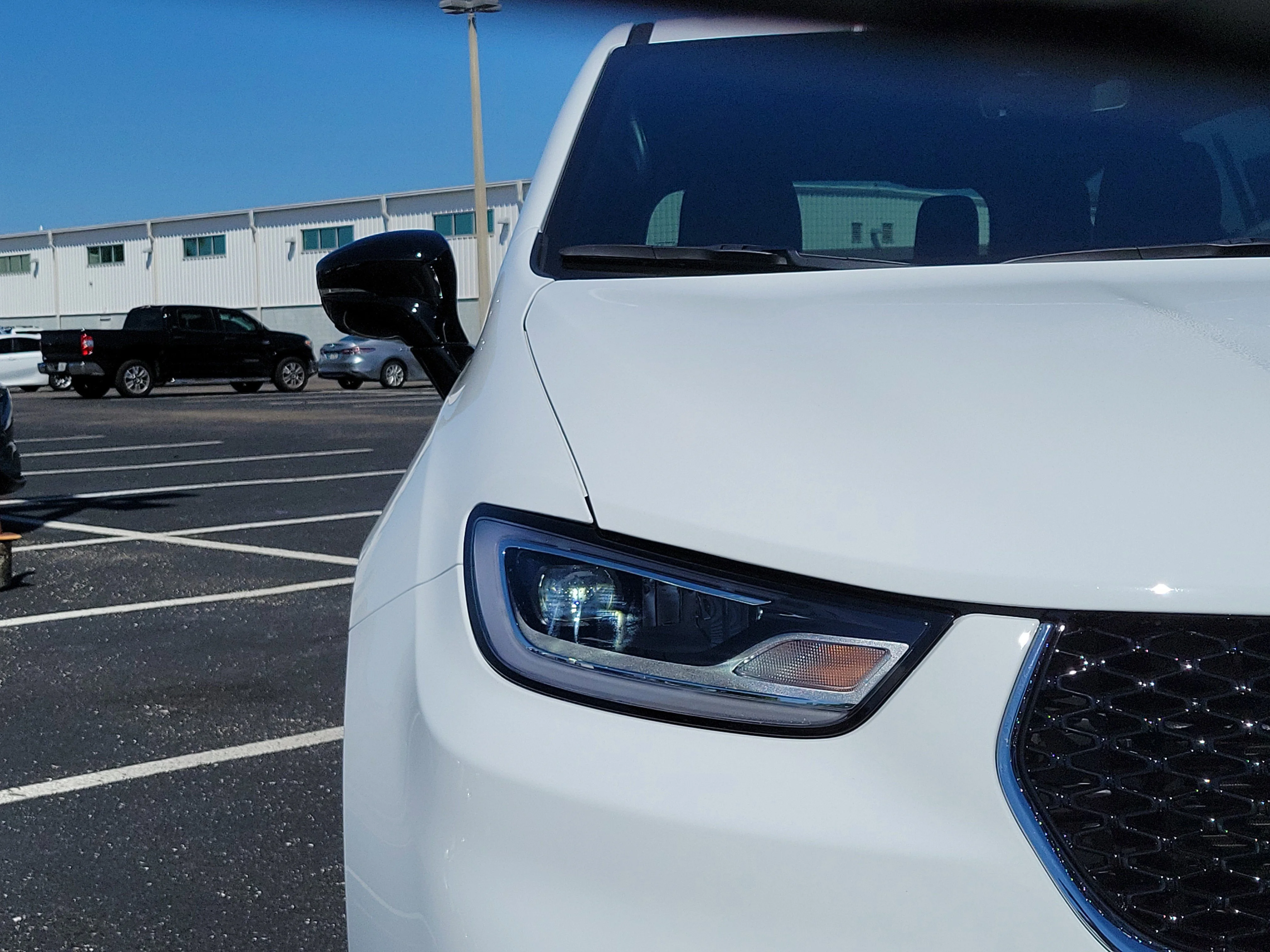 New 2026 Bright White Clearcoat Chrysler Select image 7