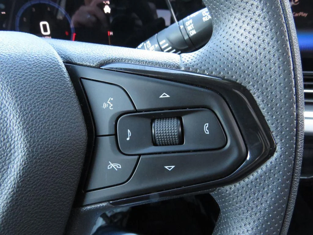 Used 2024 Crimson Chevrolet LT image 31