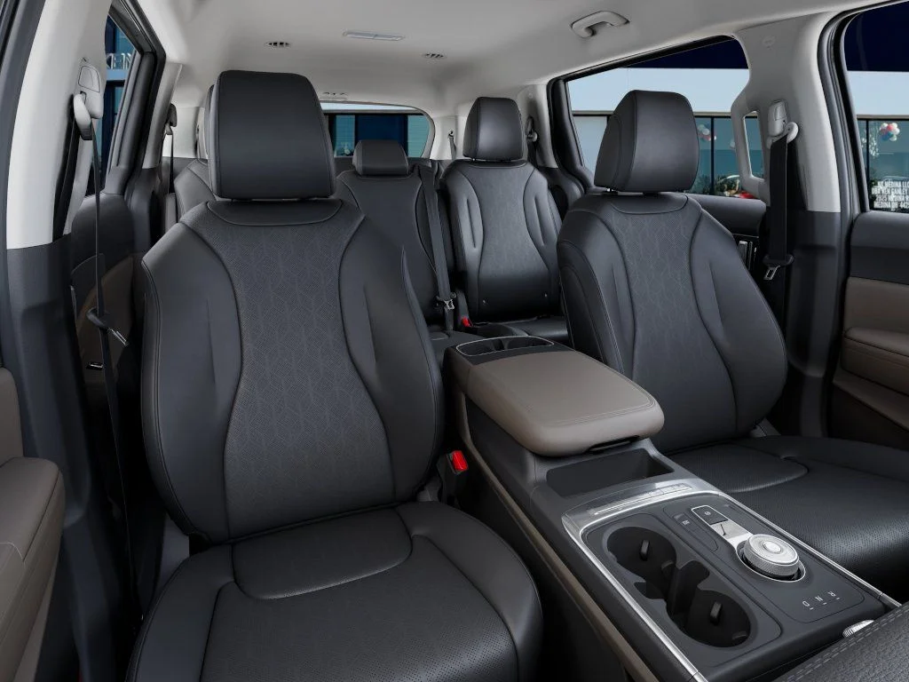 New 2027 Ceramic Silver Kia LXS image 15