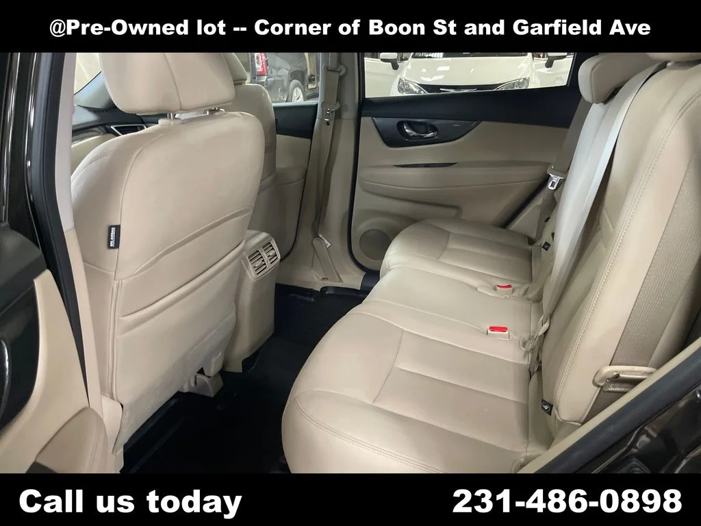 Used 2016 Black Nissan SL image 27