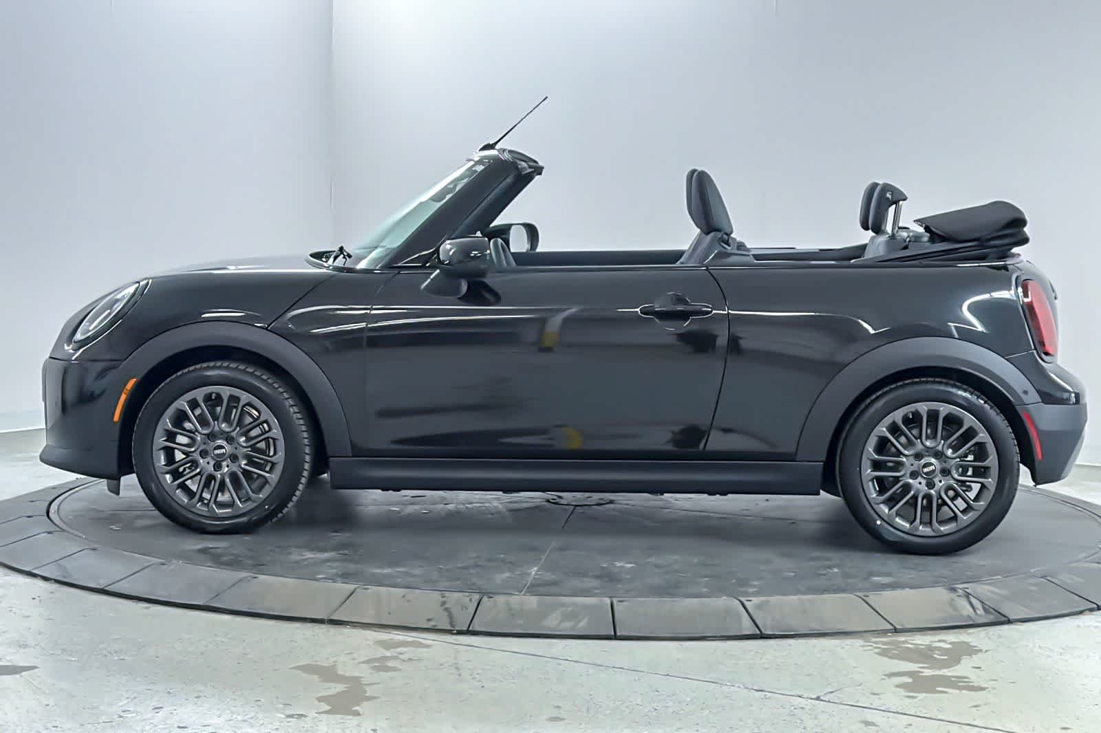 New 2026 Midnight Black II Metallic MINI Signature Plus image 5
